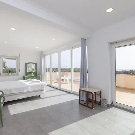 D08 - Bay View In Vale Da